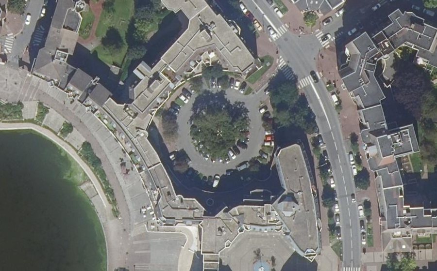 Vue aérienne du Rond-point anonyme n°31165406