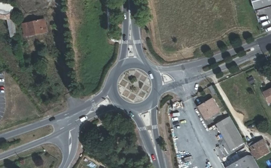 Vue aérienne du Rond-point anonyme n°31173011