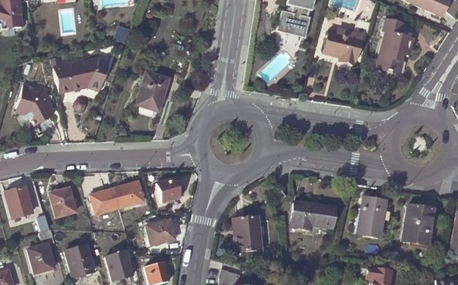 Vue aérienne du Rond-point anonyme n°311730965