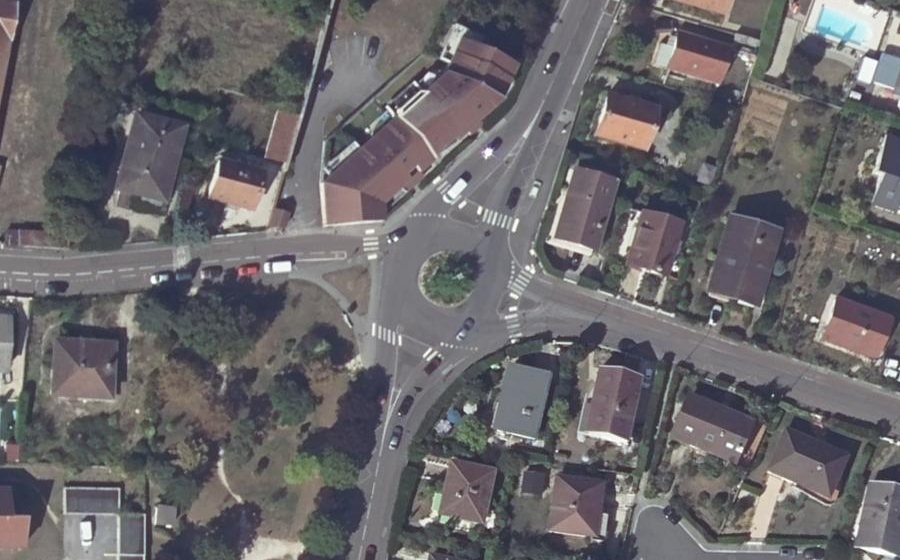 Vue aérienne du Rond-point anonyme n°311736122
