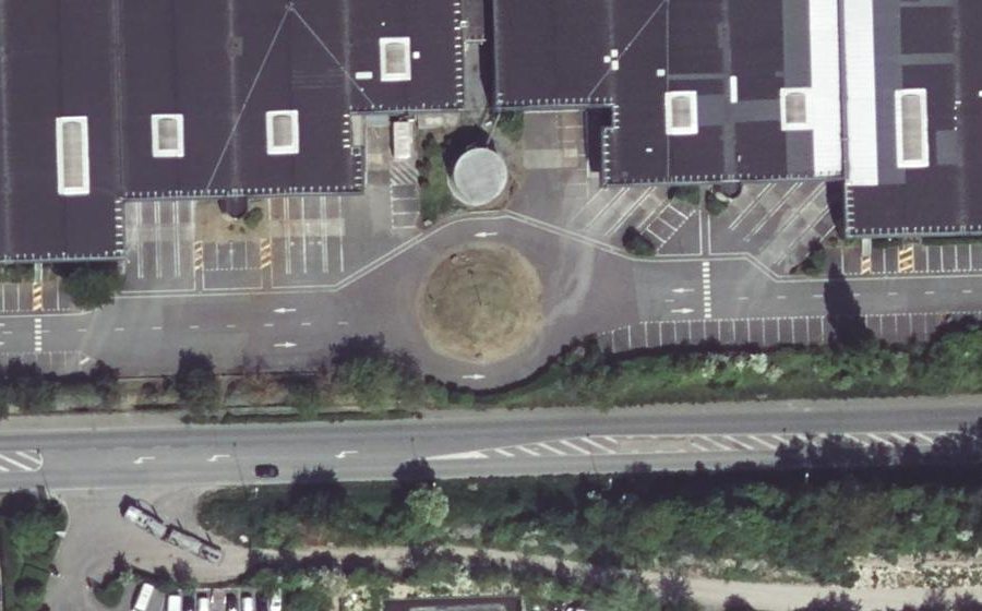 Vue aérienne du Rond-point anonyme n°311829481