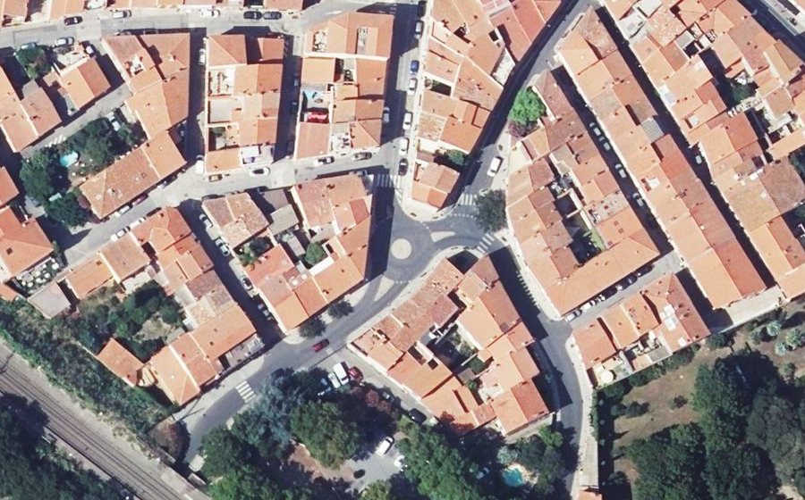 Vue aérienne du Rond-point anonyme n°311844785