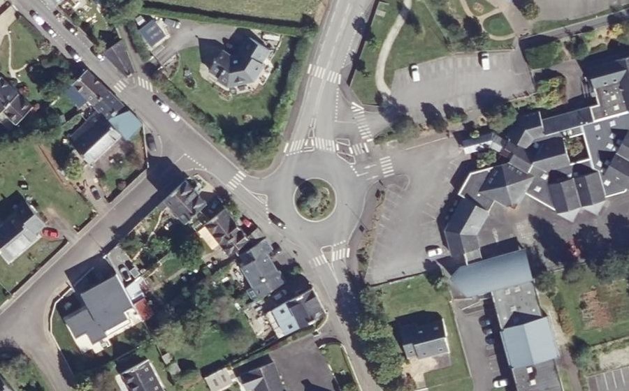Vue aérienne du Rond-point anonyme n°31185149