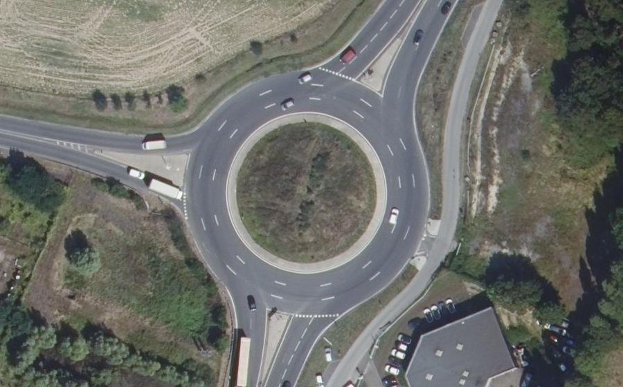 Vue aérienne du Rond-point anonyme n°311932929