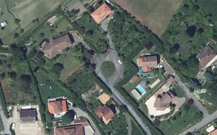 Vue aérienne du Rond-point anonyme n°311957795
