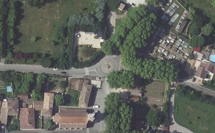 Vue aérienne du Rond-point anonyme n°312061670