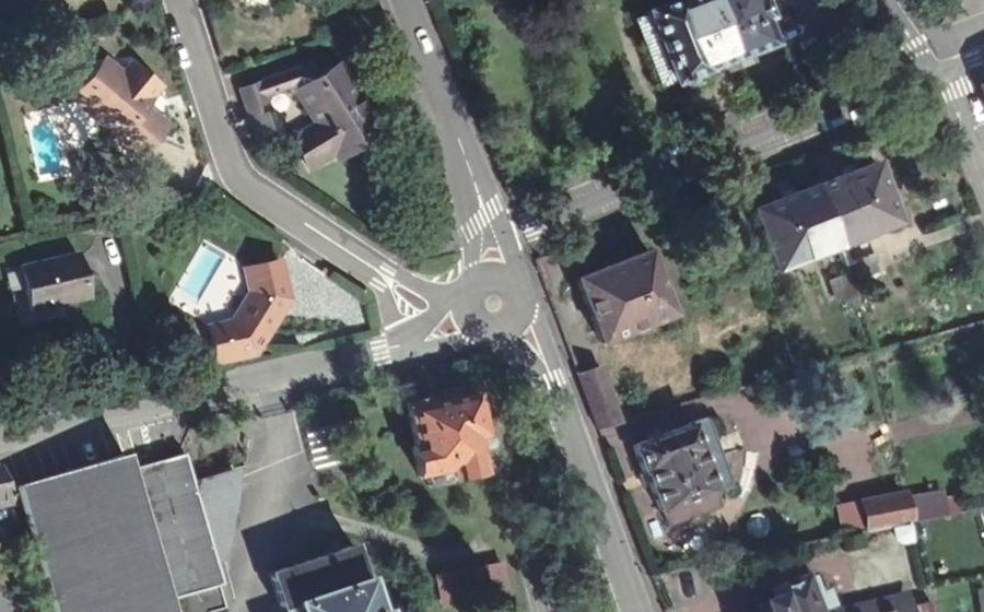 Vue aérienne du Rond-point anonyme n°312191793