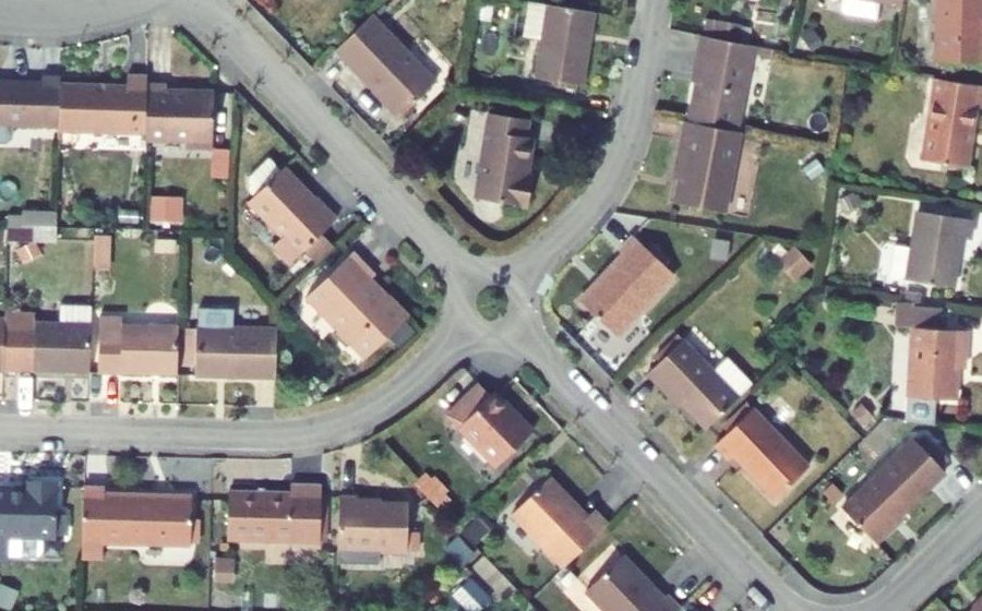 Vue aérienne du Rond-point anonyme n°312295647