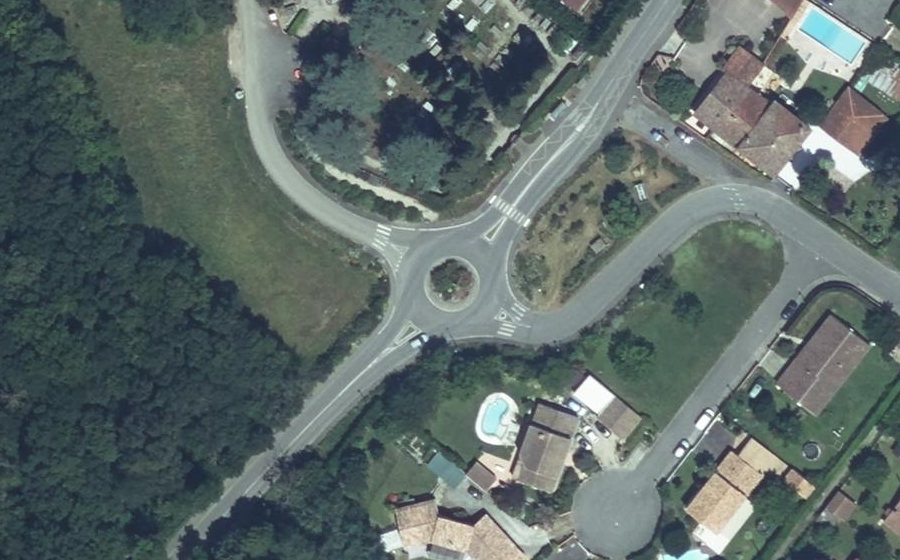 Vue aérienne du Rond-point anonyme n°31239961