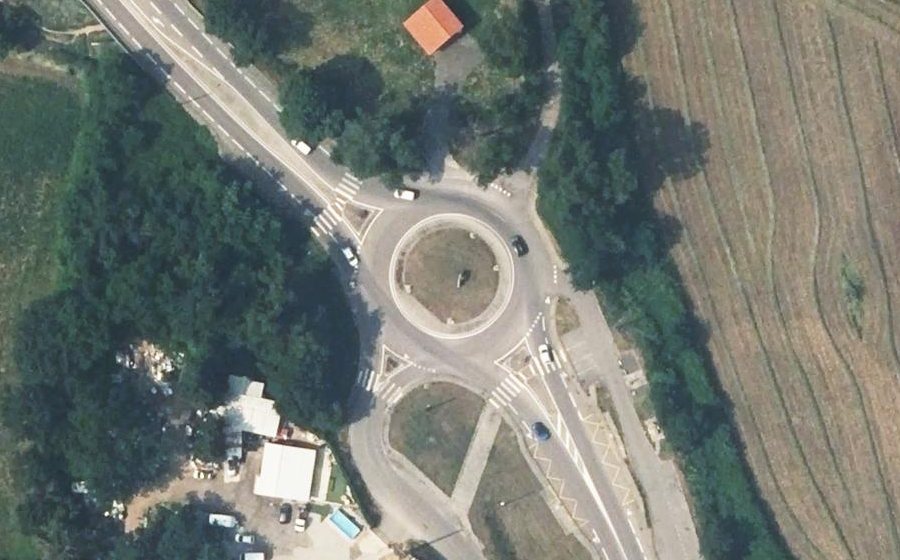 Vue aérienne du Rond-point anonyme n°312414946