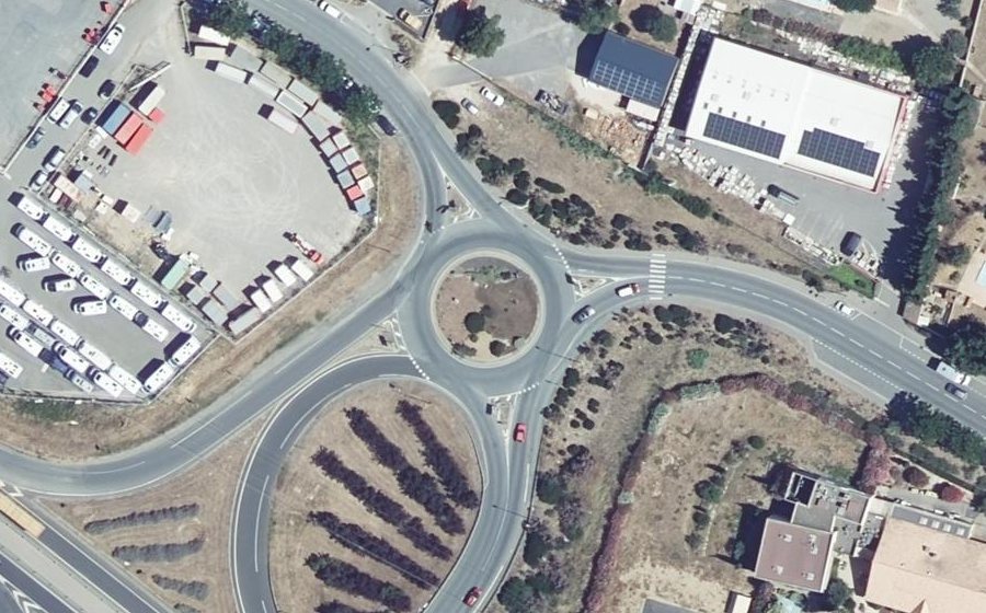 Vue aérienne du Rond-point anonyme n°31243320