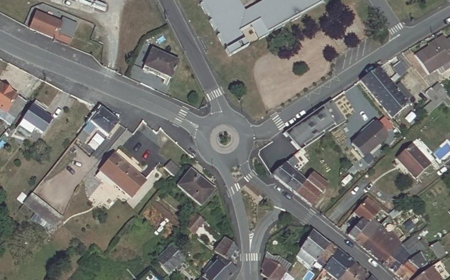 Vue aérienne du Rond-point anonyme n°31247318