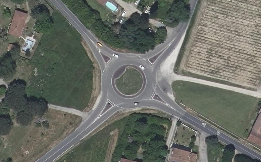 Vue aérienne du Rond-point anonyme n°31252630