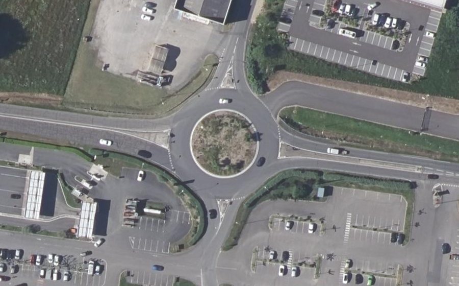 Vue aérienne du Rond-point anonyme n°31253330