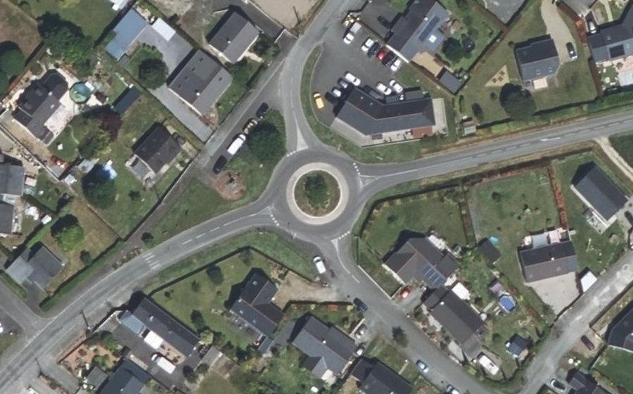 Vue aérienne du Rond-point anonyme n°31253583
