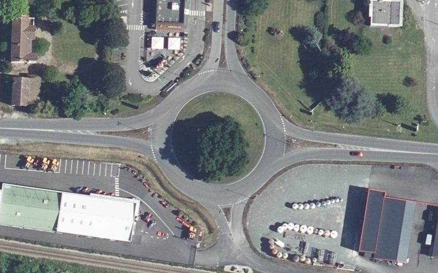 Vue aérienne du Rond-point anonyme n°31253674