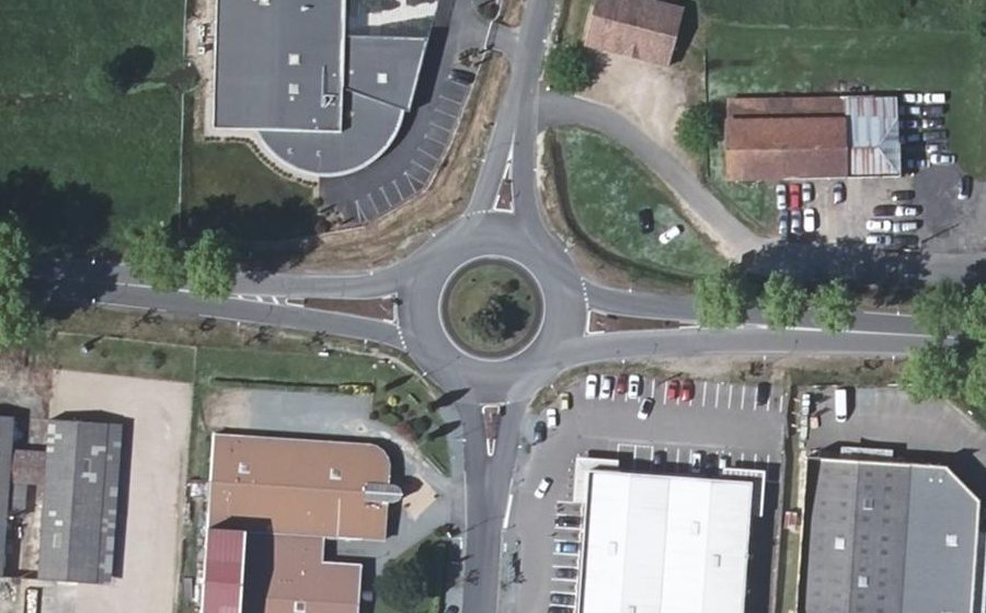 Vue aérienne du Rond-point anonyme n°31253730
