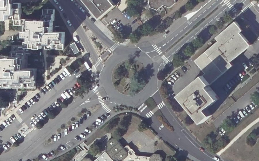 Vue aérienne du Rond-point anonyme n°312550981