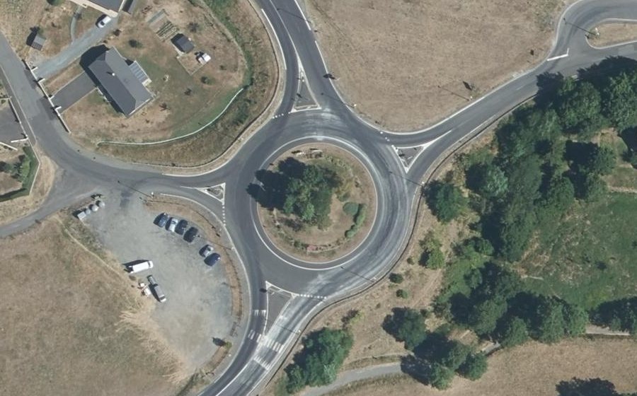 Vue aérienne du Rond-point anonyme n°31256673