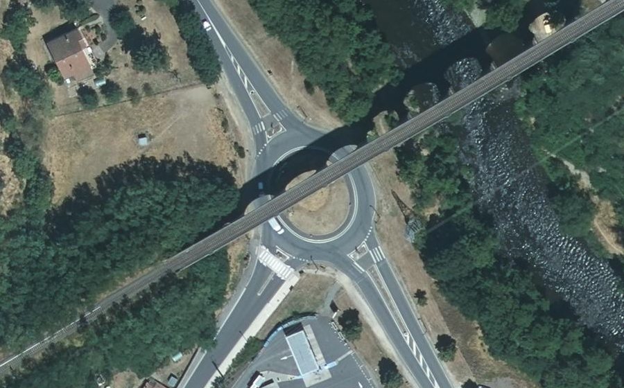 Vue aérienne du Rond-point anonyme n°31258260