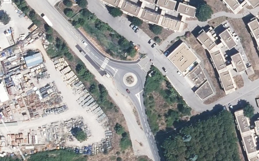 Vue aérienne du Rond-point anonyme n°312613779