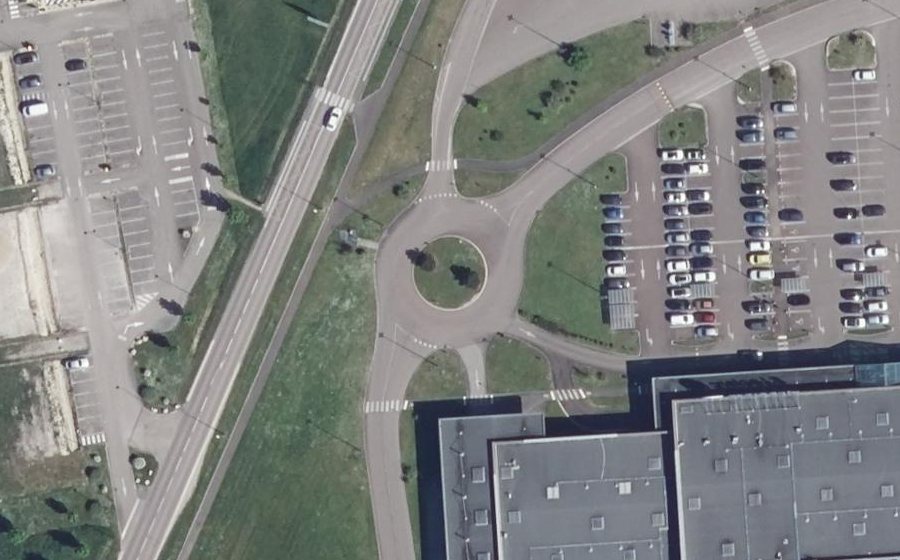 Vue aérienne du Rond-point anonyme n°312643486