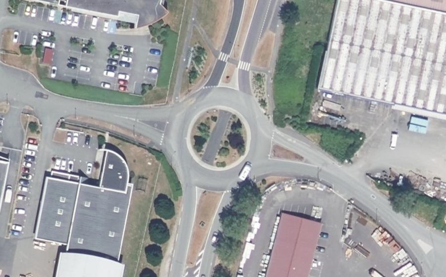 Vue aérienne du Rond-point anonyme n°31264560