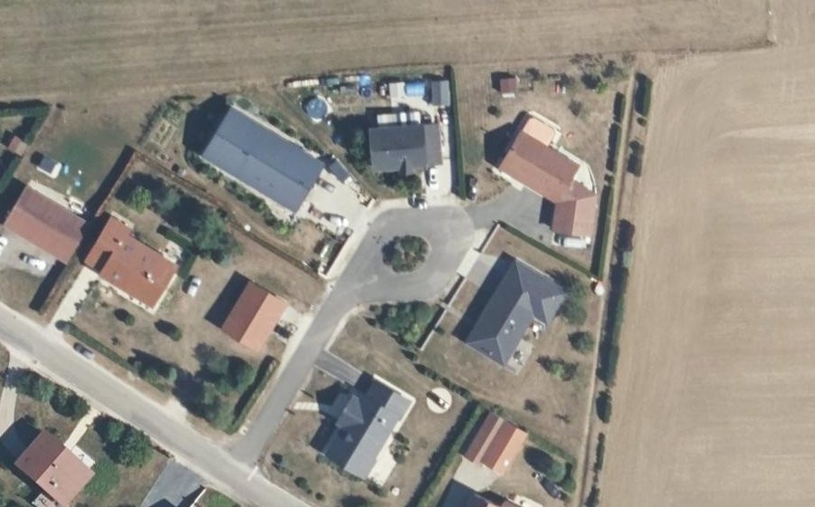 Vue aérienne du Rond-point anonyme n°312659319