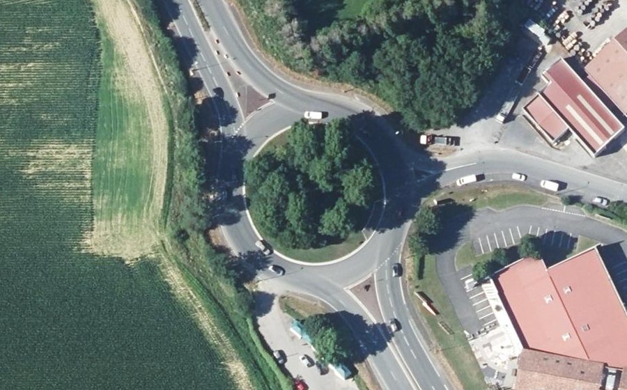 Vue aérienne du Rond-point anonyme n°31279235