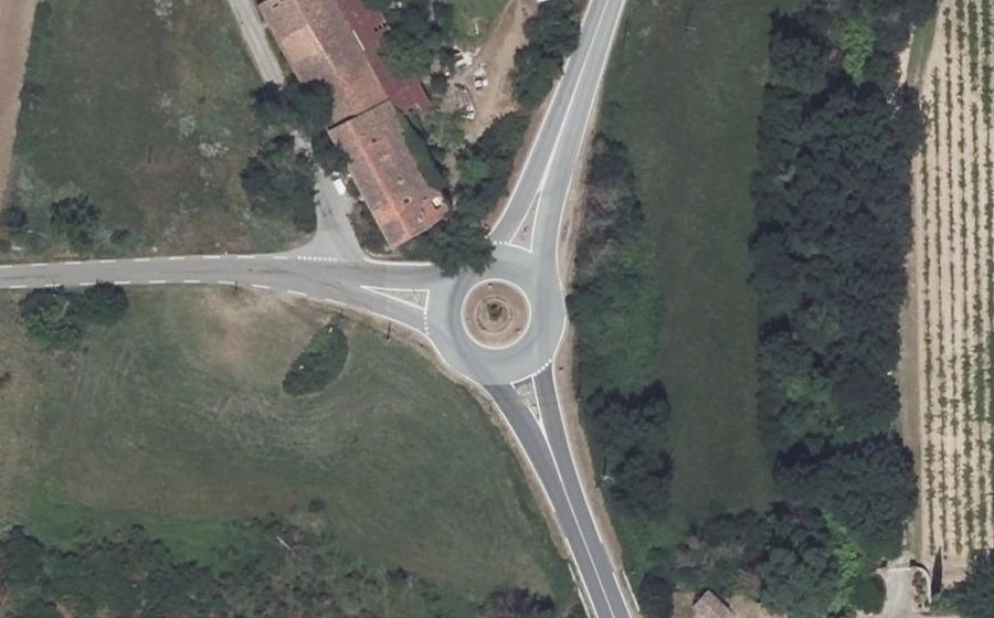 Vue aérienne du Rond-point anonyme n°31285419