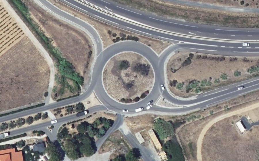 Vue aérienne du Rond-point anonyme n°31288701
