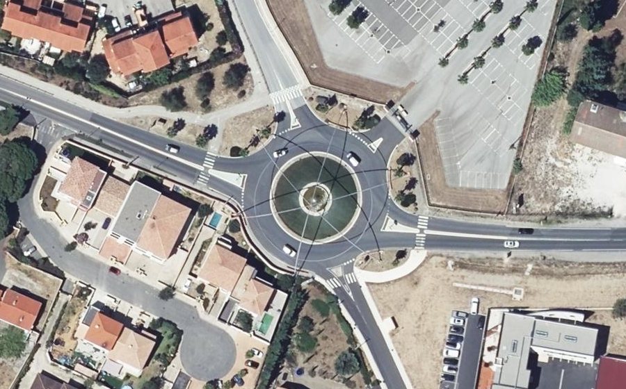 Vue aérienne du Rond-point anonyme n°31288860