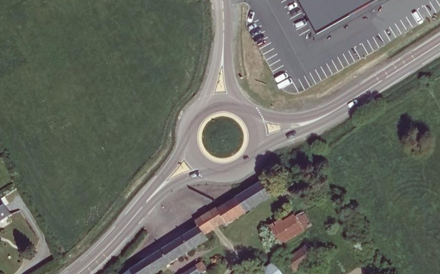 Vue aérienne du Rond-point anonyme n°312915422