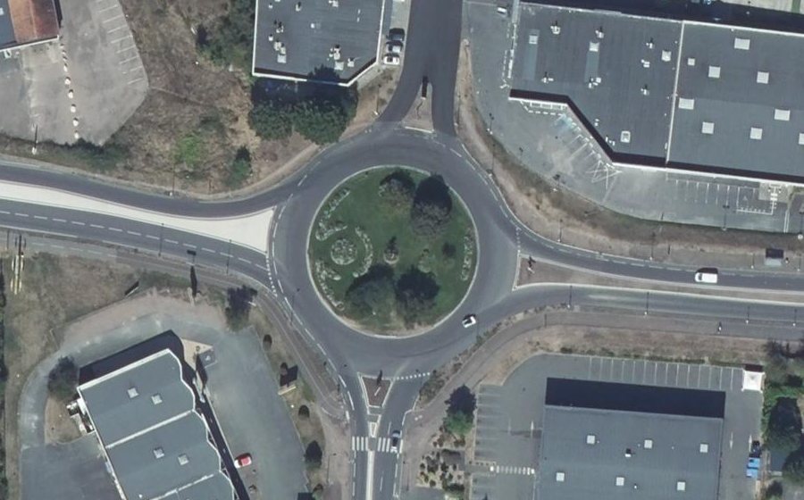 Vue aérienne du Rond-Point Curtea de Argeș