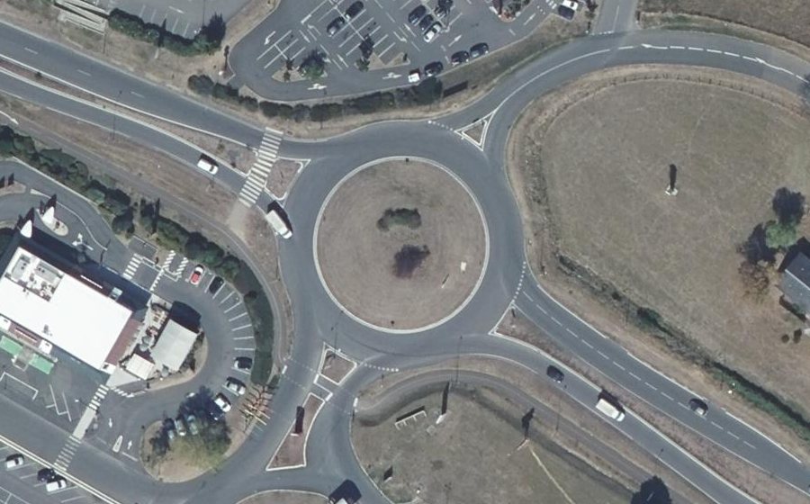 Vue aérienne du Rond-point anonyme n°31293613