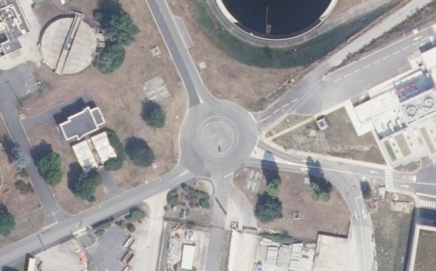 Vue aérienne du Rond-point anonyme n°312948306