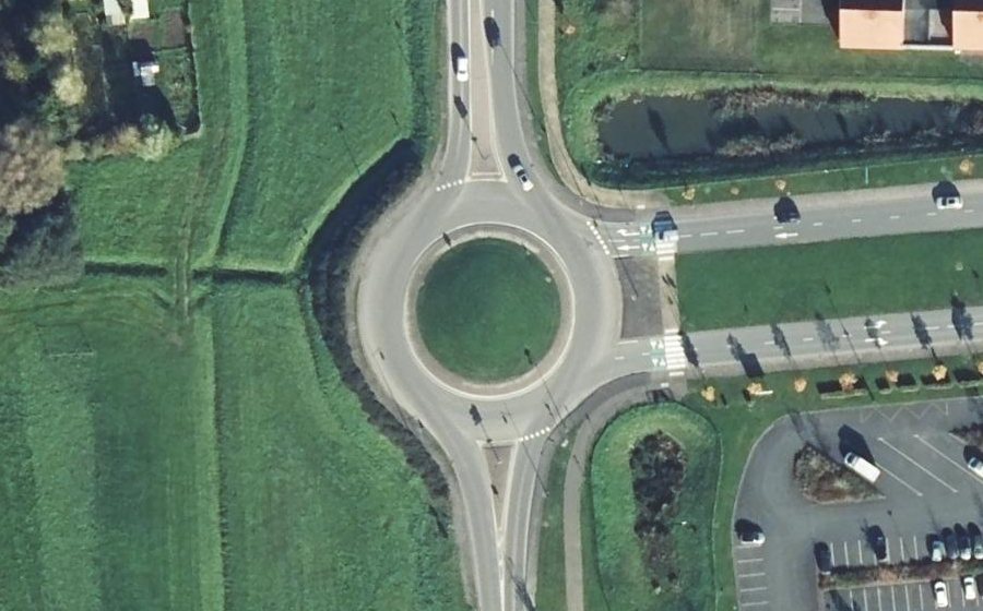 Vue aérienne du Rond-point anonyme n°313021373