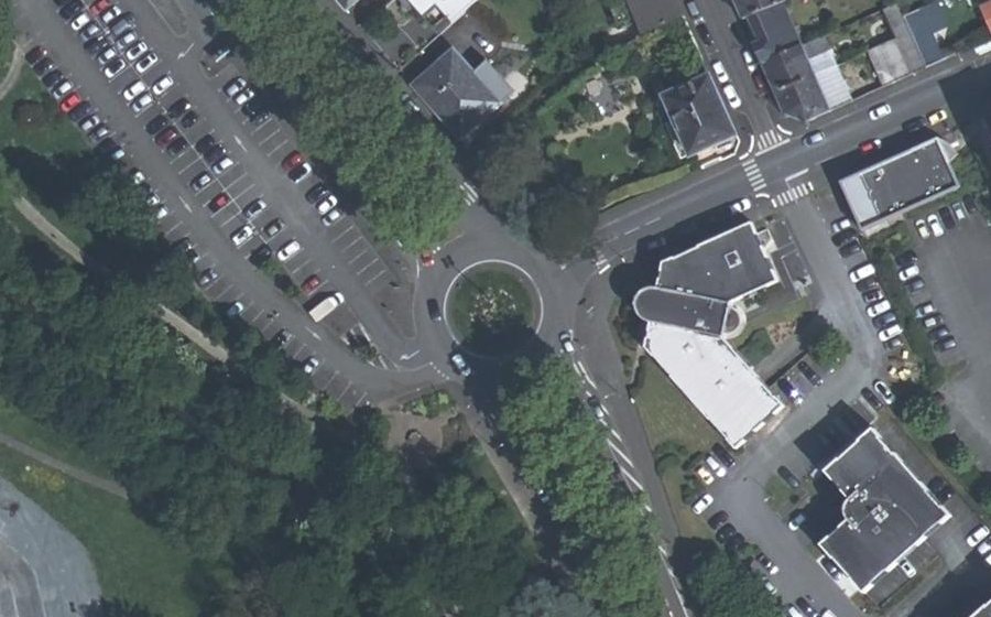 Vue aérienne du Rond-point anonyme n°31303336