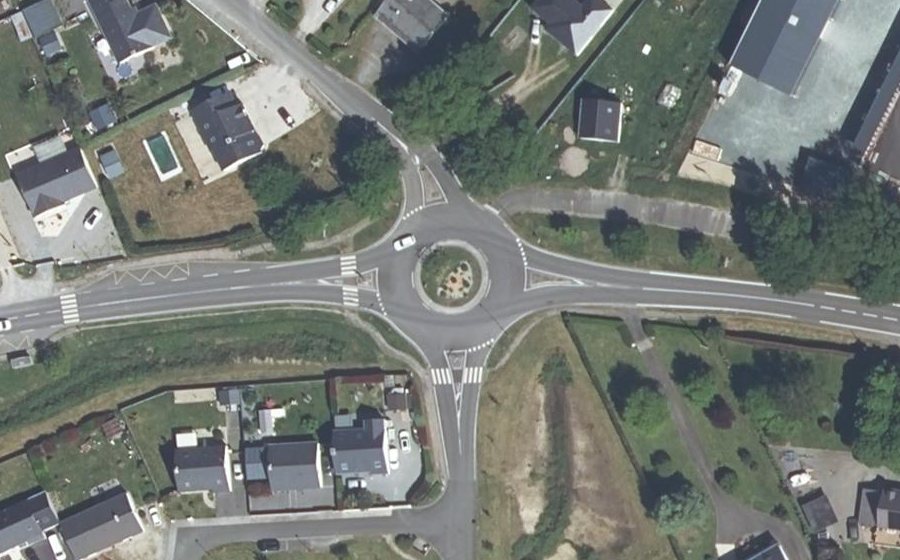 Vue aérienne du Rond-point anonyme n°313054518
