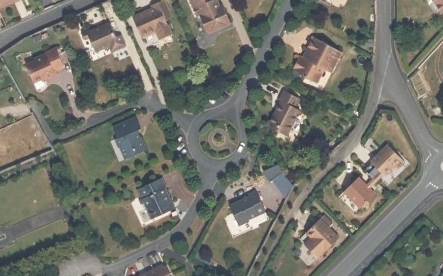Vue aérienne du Rond-point anonyme n°313083664