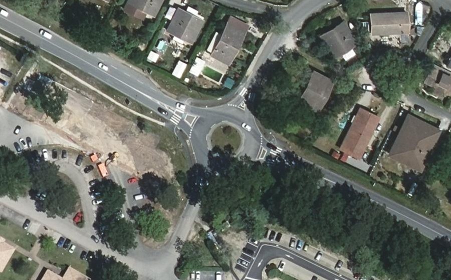 Vue aérienne du Rond-point anonyme n°313446007