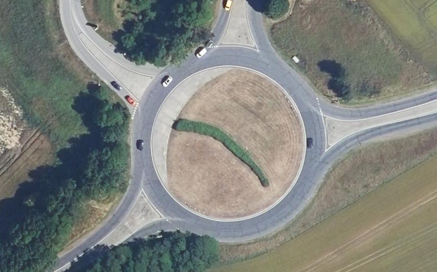 Vue aérienne du Rond-point anonyme n°31345008