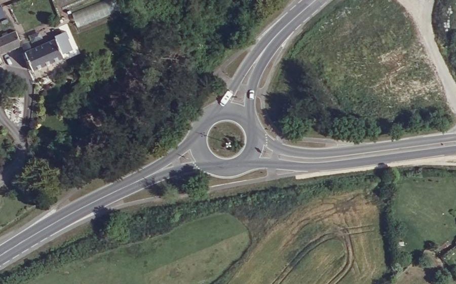 Vue aérienne du Rond-point anonyme n°31345539