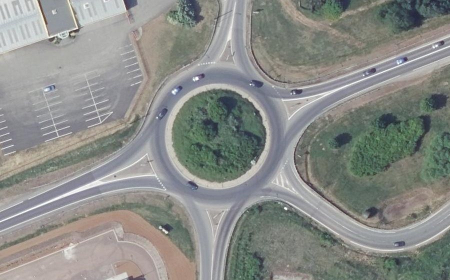 Vue aérienne du Rond-point anonyme n°31350164