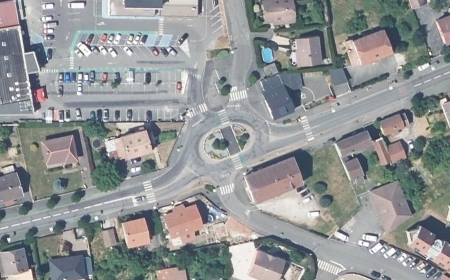 Vue aérienne du Rond-point anonyme n°31350731