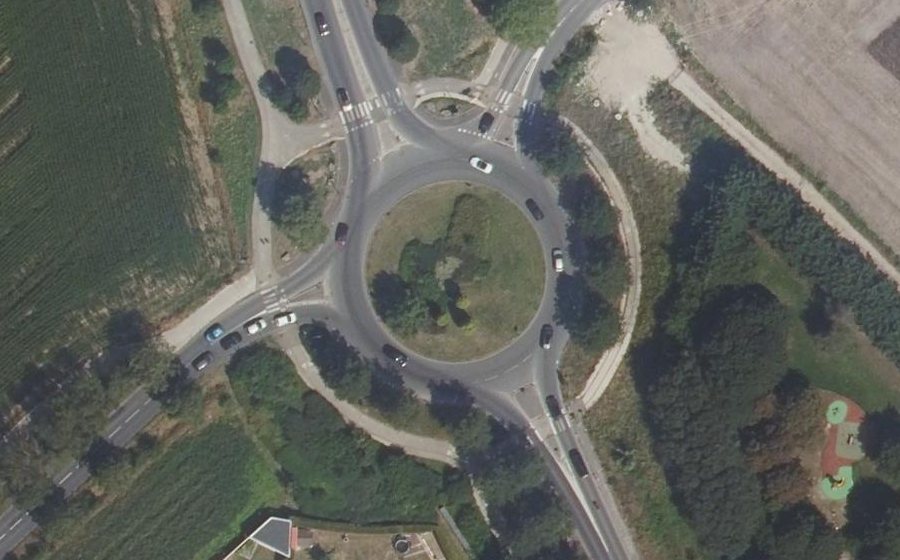 Vue aérienne du Rond-point anonyme n°31353799