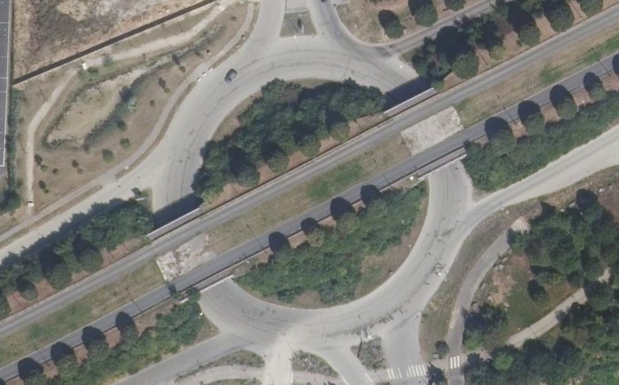 Vue aérienne du Rond-point anonyme n°31354038