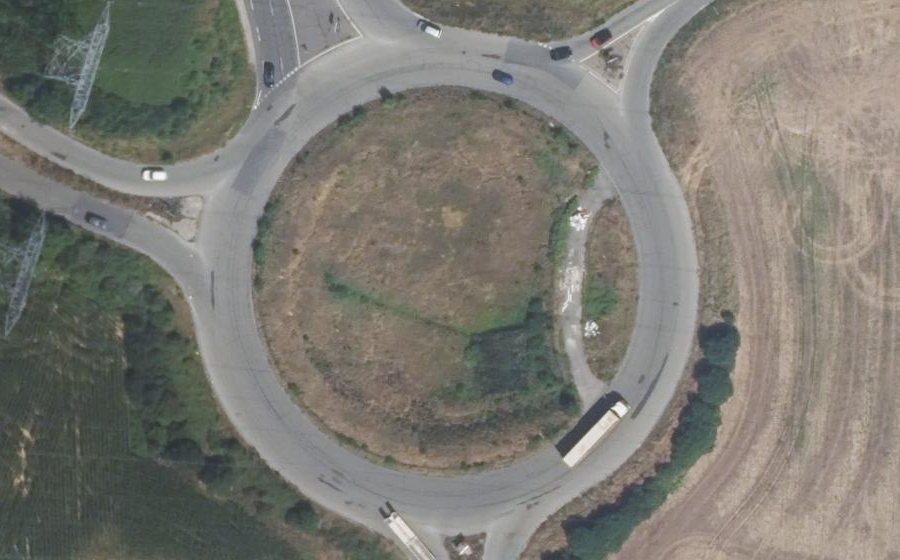 Vue aérienne du Rond-point anonyme n°31354155