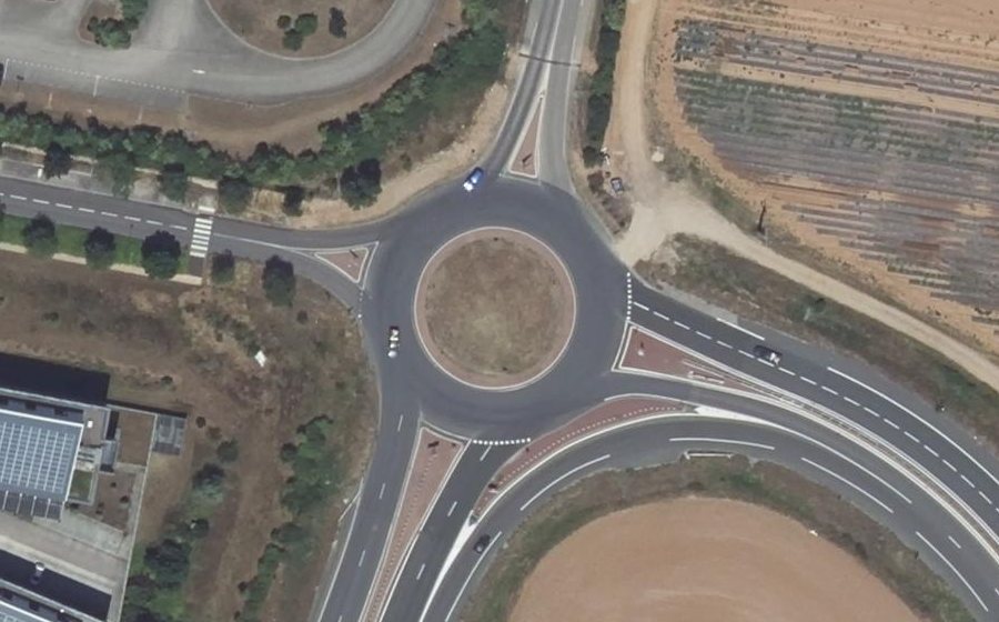 Vue aérienne du Rond-point anonyme n°31354510