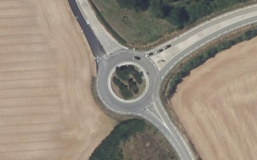 Vue aérienne du Rond-point anonyme n°31355036